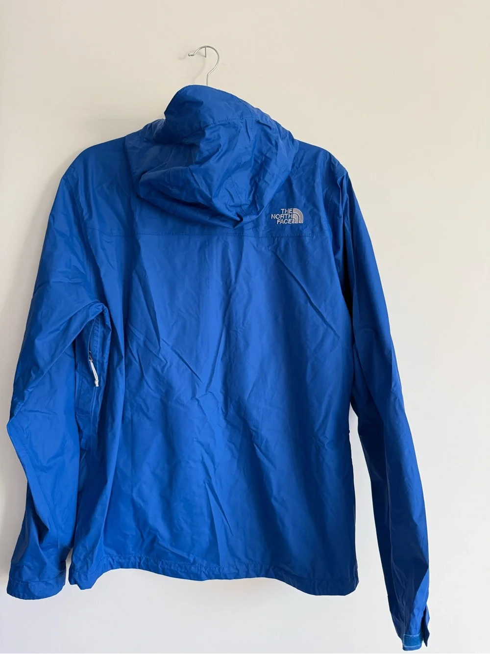 The North Face men’s blue raincoat/shell